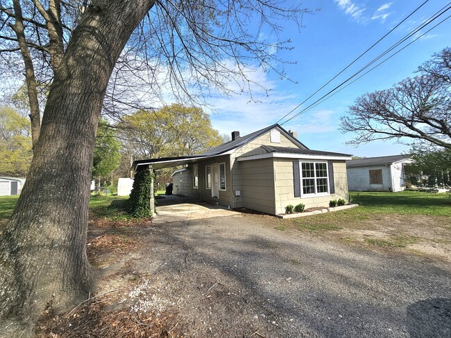 Building Photo - 5202 Dellinger Cir