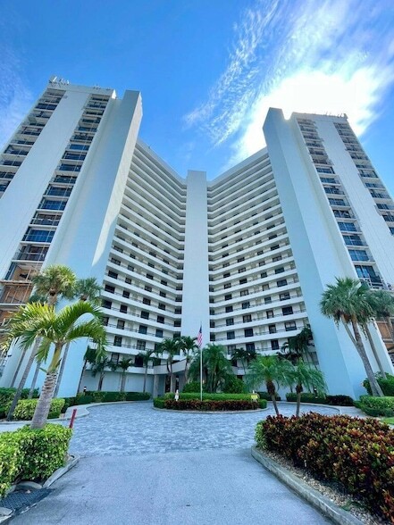 Building Photo - 9650 S Ocean Dr Unit 1108 Rental