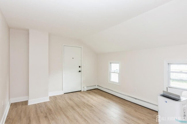 Photo - 176 Manalapan Rd