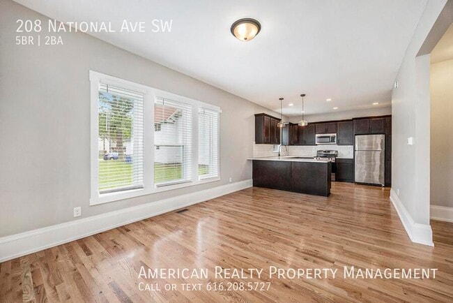 Photo - 208 National Ave SW