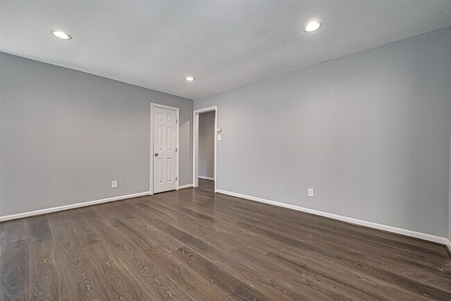 Photo - 319 Gentilly Dr