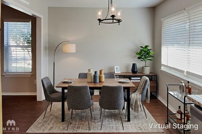 Photo - 461 NW Charlyne Dr