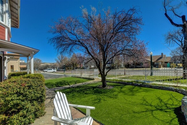 Photo - 108 N Mt Vernon Ave Unit 108 1/2 - Upstairs