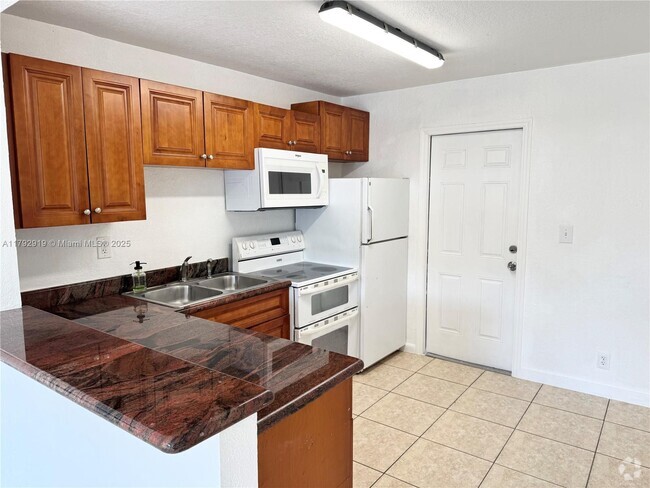 Building Photo - 2801 NE 11th Terrace Rental