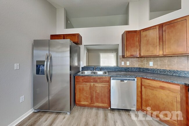Photo - 2075 Sunflower St