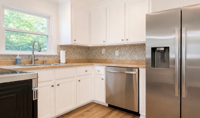 Photo - 947 Dudley Dr