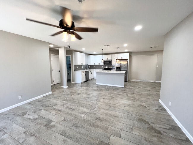Building Photo - 808 W 19th St Rental