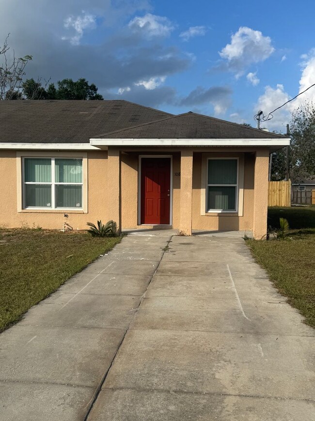 Newly remodeled 2 bedroom 1 bathroom duplex - Newly remodeled 2 bedroom 1 bathroom duplex House