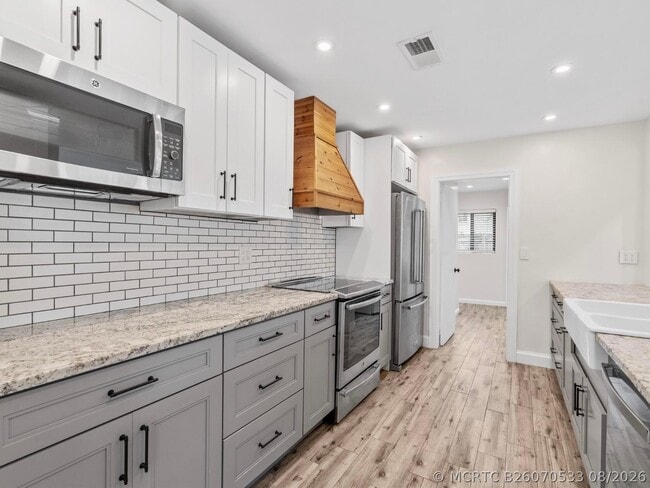 Photo - 909 SE 14th Dr