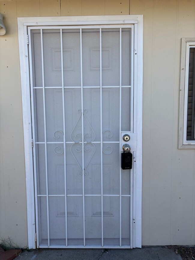 Photo - 673 W 41st St Unit 1
