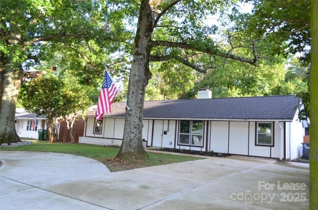 Building Photo - 2000 Tyvola Rd