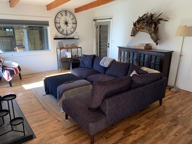 Photo - 3 Bed 2 Bath Single level FULLY FURNISHED