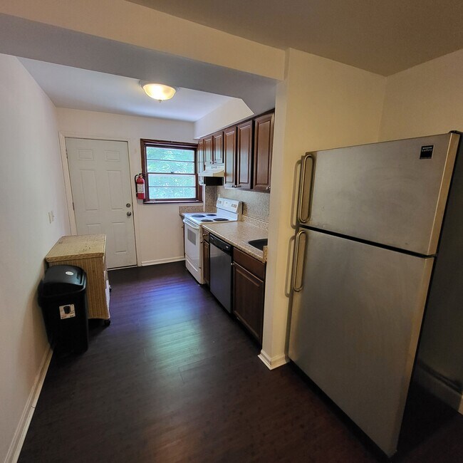 Photo - 68 Senior St