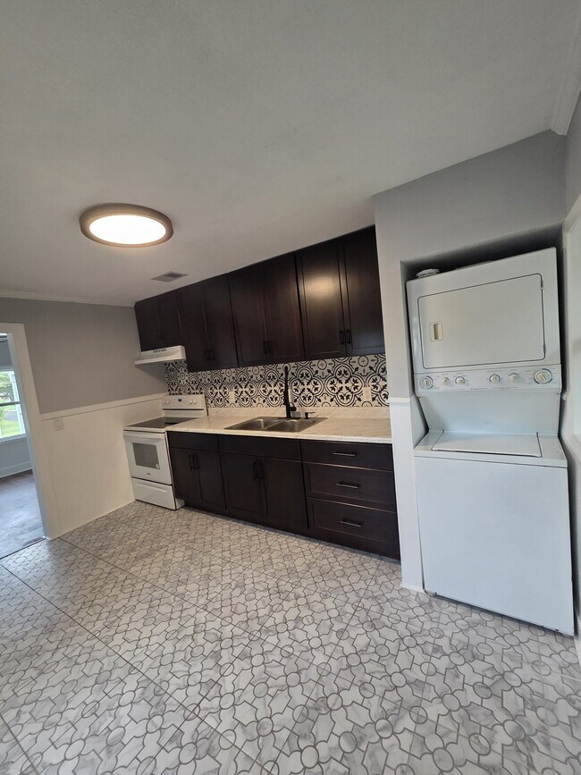 16 N Primrose Dr Unit 2