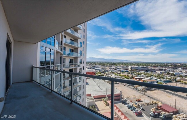 Building Photo - 200 W Sahara Ave Unit 1709