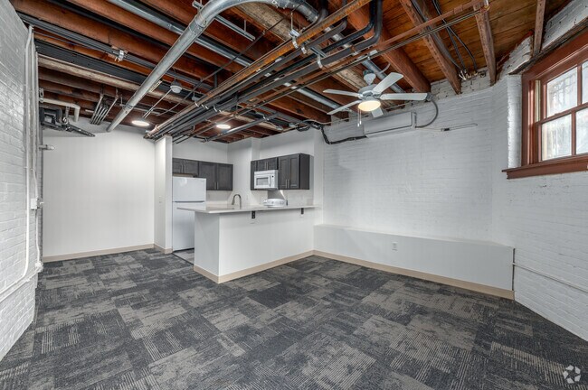 1BD, 1BA - 612SF - Living Room