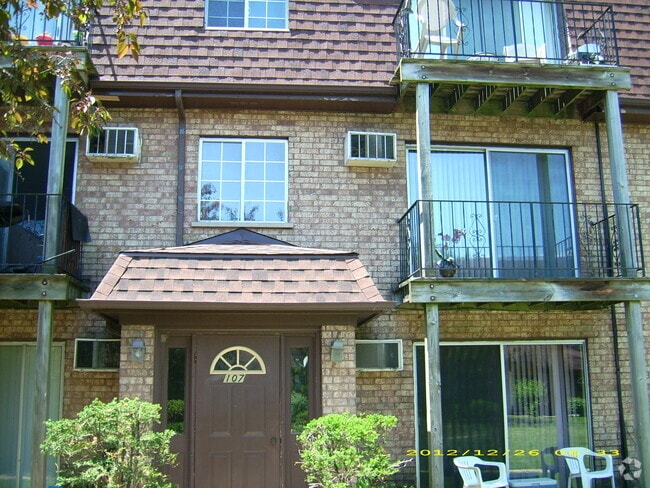 Building Photo - 107 E Dundee Rd Unit 3N Rental