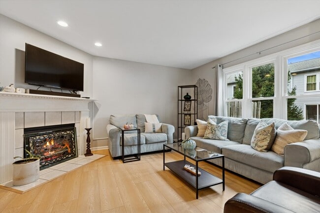 Photo - 1487 Hazelwood Ct