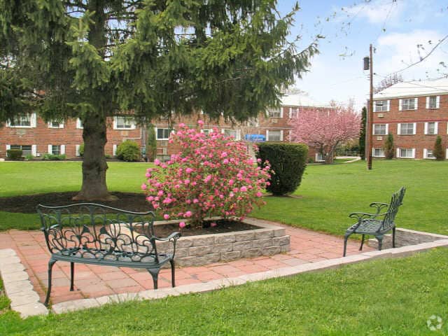 Otros - Lion's Gate Apartments