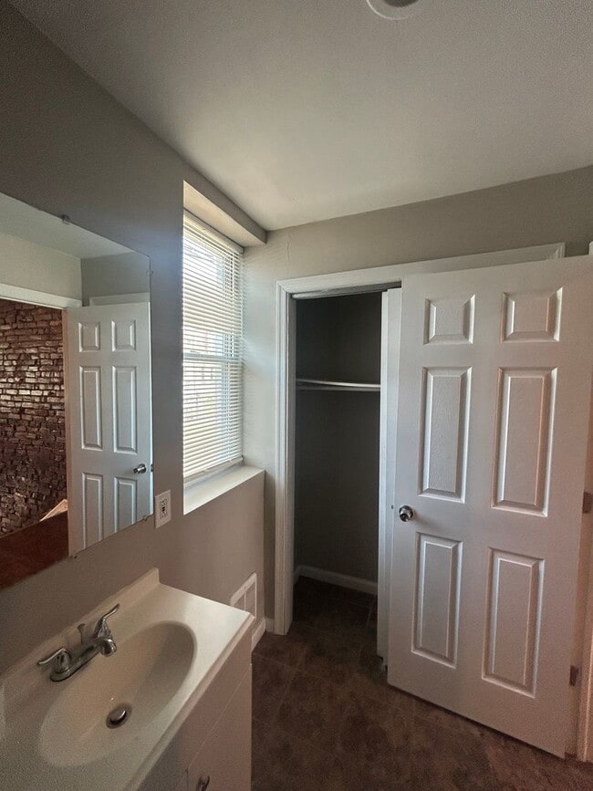 Photo - 1850 Clarence St Unit 2nd Floor