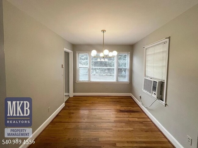 Photo - 2314 Wycliffe Ave SW