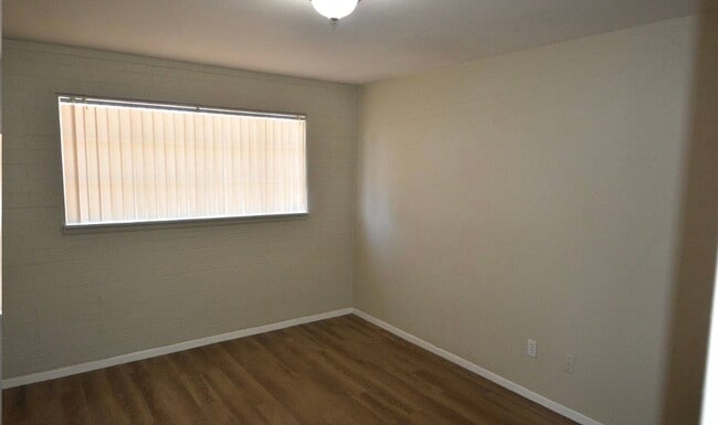 Photo - 2308 W Freeway Ln