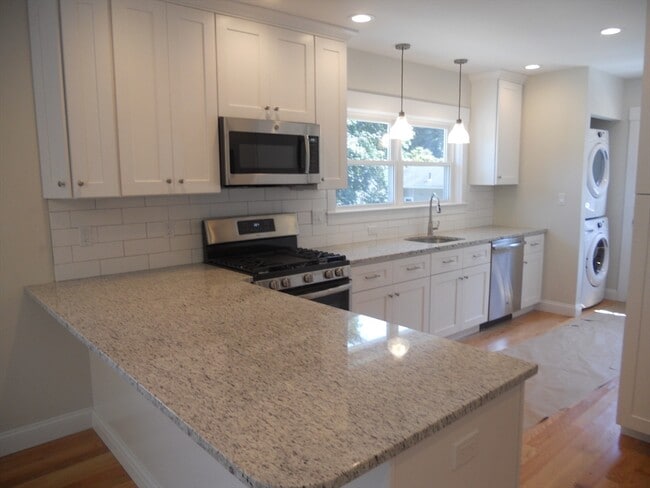 Building Photo - 162 Weston St Unit 2