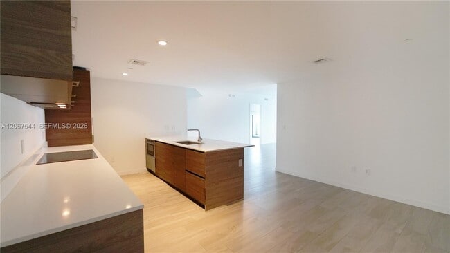 Building Photo - 1300 S Miami Ave Unit 2610
