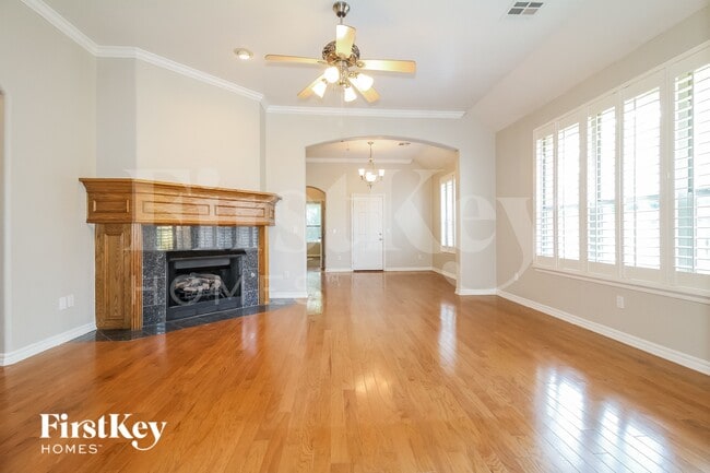 4200 MacKenzie Dr