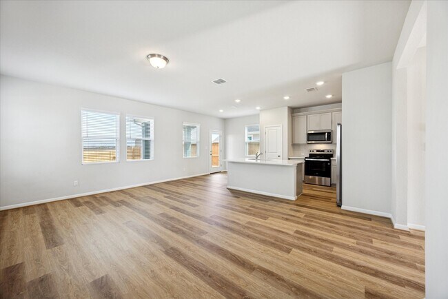 Photo - 103 Elm Br Trl