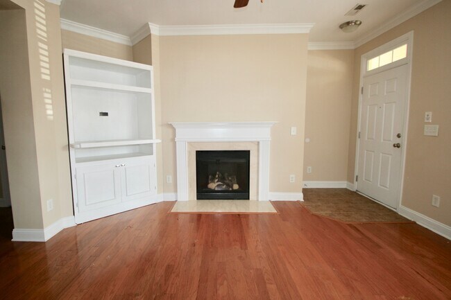Photo - 2 BED/2.5 BATH Townhome in Magnificent Wesley Heights West End District