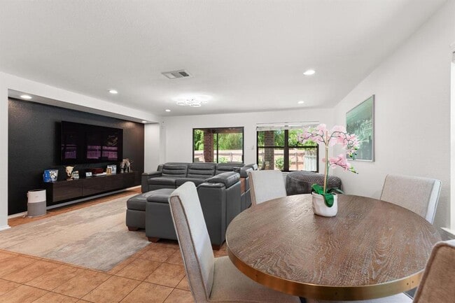Photo - 14224 Lake Victor Dr
