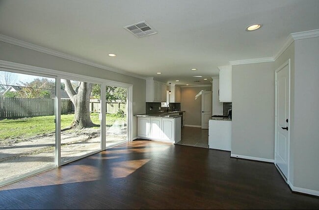 Building Photo - 9511 Highmeadow Dr