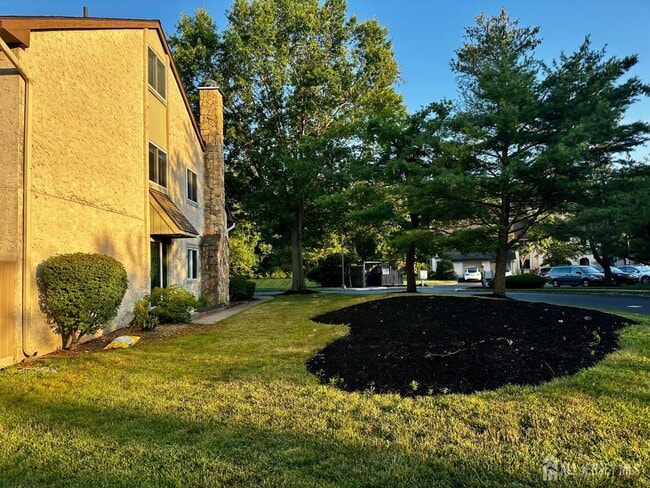 Photo - 99 Thoreau Dr