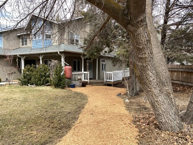 Building Photo - 2464-2 NE Ravenwood Dr Unit 2464  2
