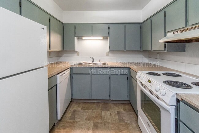 Building Photo - 2628 E Wellesley Ave Unit 4