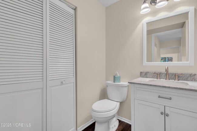 Photo - 30 Berkshire Ct