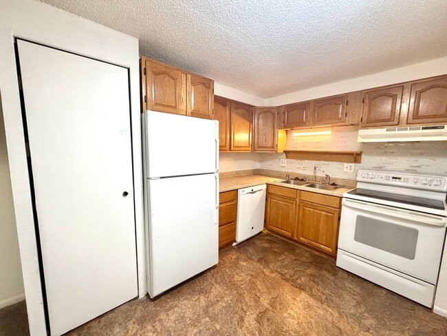 Building Photo - Quiet and private 1 bedroom on the 1st floor - in Glendale Unit G10