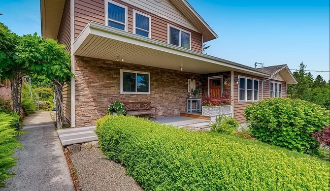Photo - Mid-Century Modern Home in Auburn