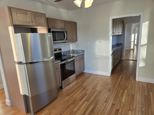 Kitchen Facing Gally - 166 County St Apartamentos Unidad 2