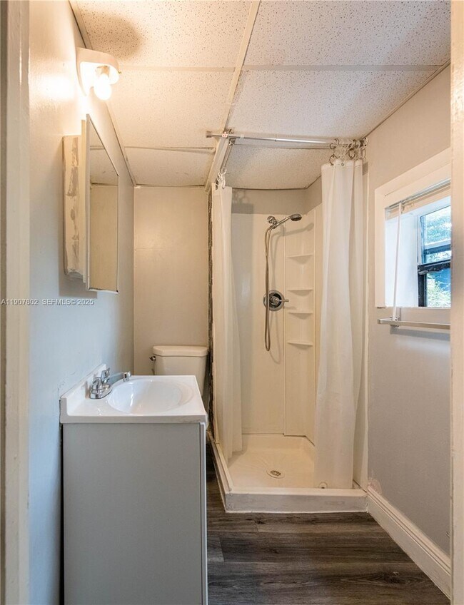 Photo - 327 SW 20th St Unit 3