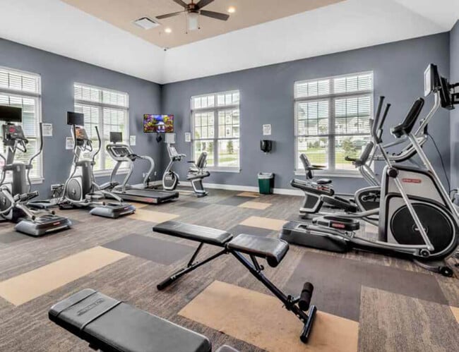 om-pics_page_08_image_0003 - Heron Pointe  Apartments