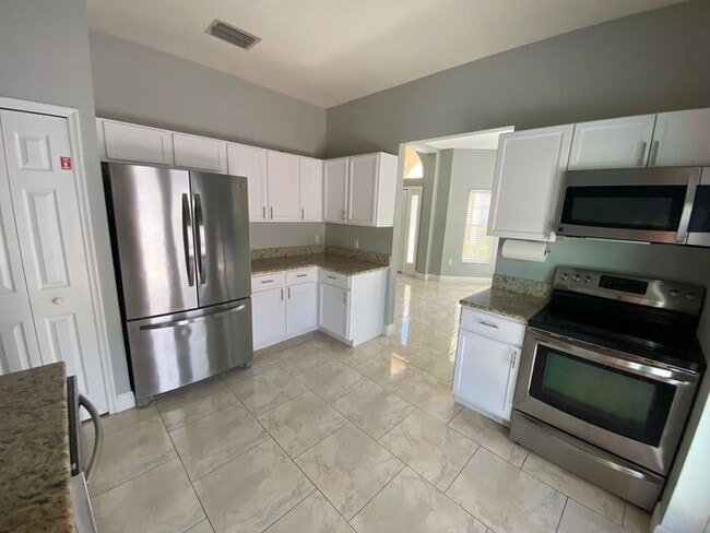 Photo - 4/3 Kissimmee Home with Guest-Suite