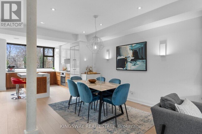 Photo - 770 Palmerston Ave