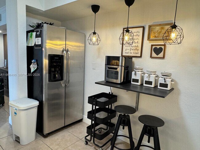 Photo - 3600 Mystic Pointe Dr Unidad 910