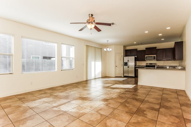 Photo - 5535 E June St