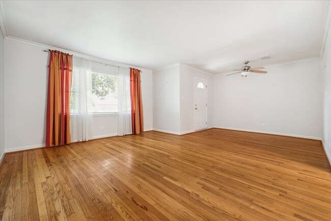 Photo - 1124 Springrock Ln