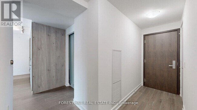 Photo - 1 Yorkville Ave Unité 4005