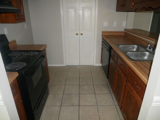 Photo - 3855 Ramblewood Dr