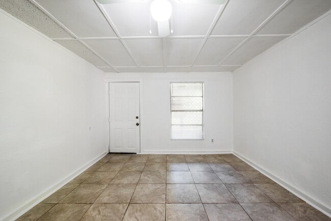 Photo - 1094 N Lakewood Ave Unit West